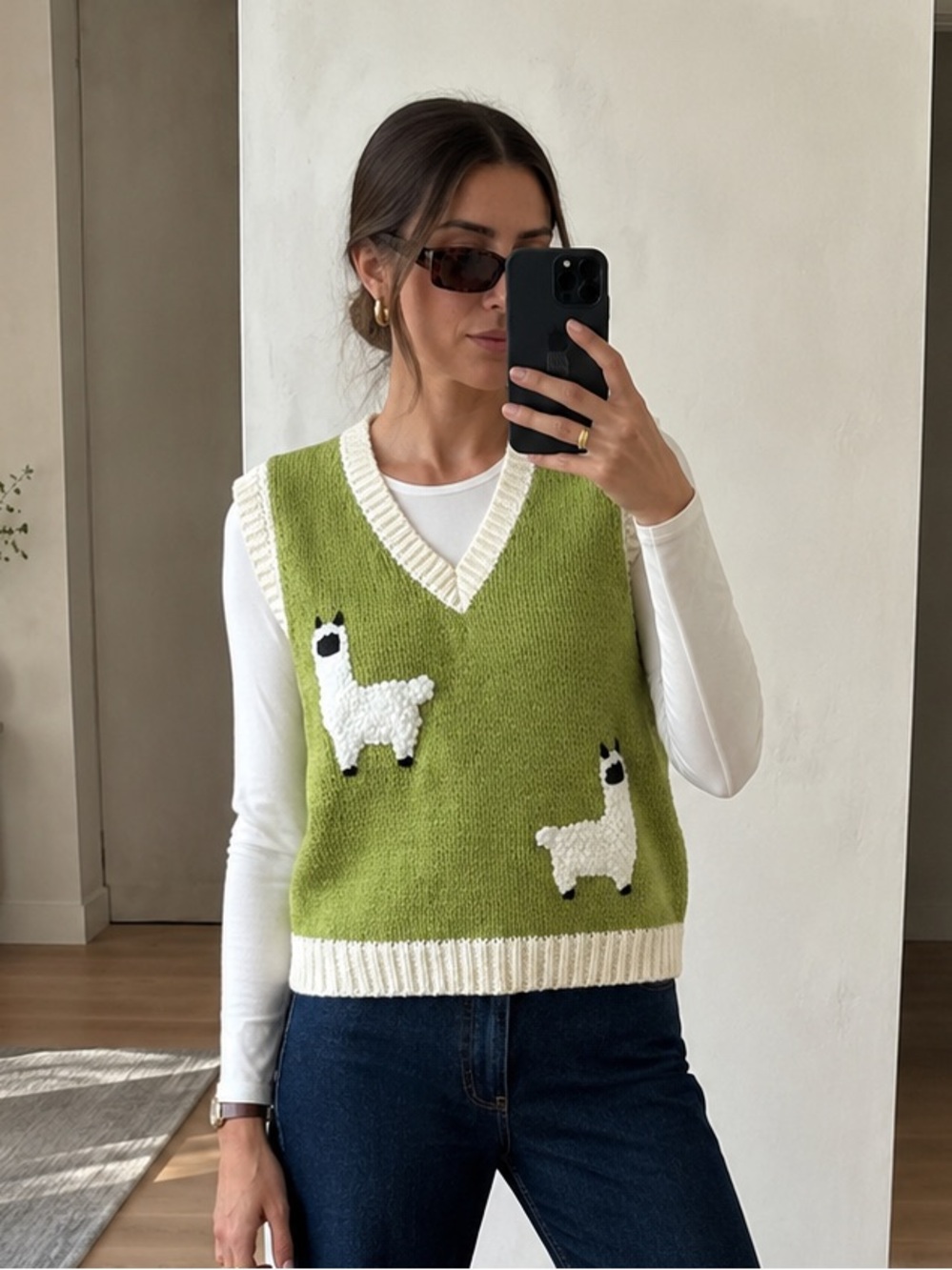 Dreamers by Debut Green Llama Graphic V-Neck Knit Sweater Vest S/M